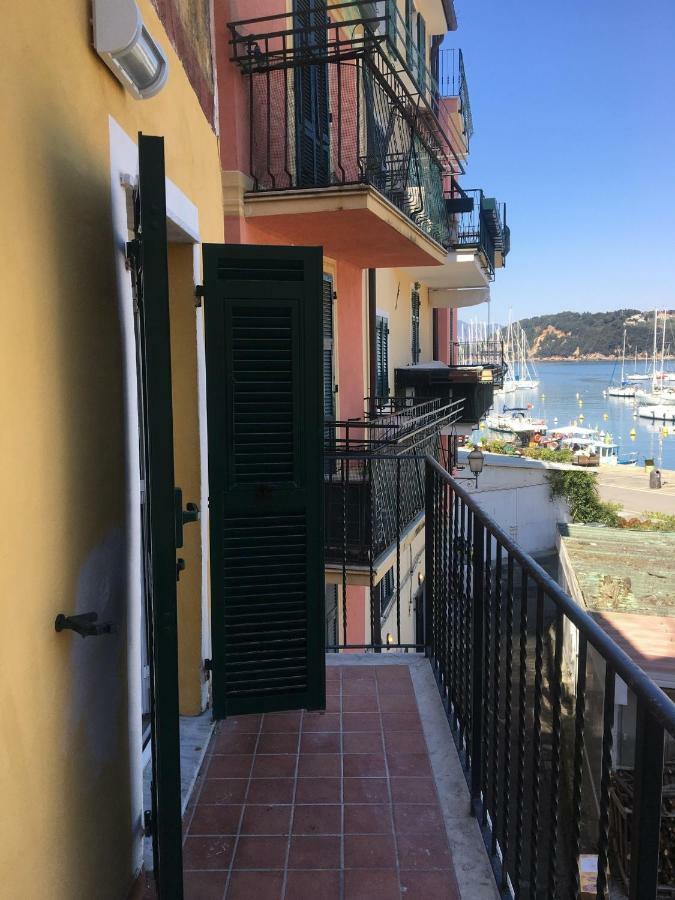 Il Mare Di Cecy - Splendido Appartamento Леричи Экстерьер фото